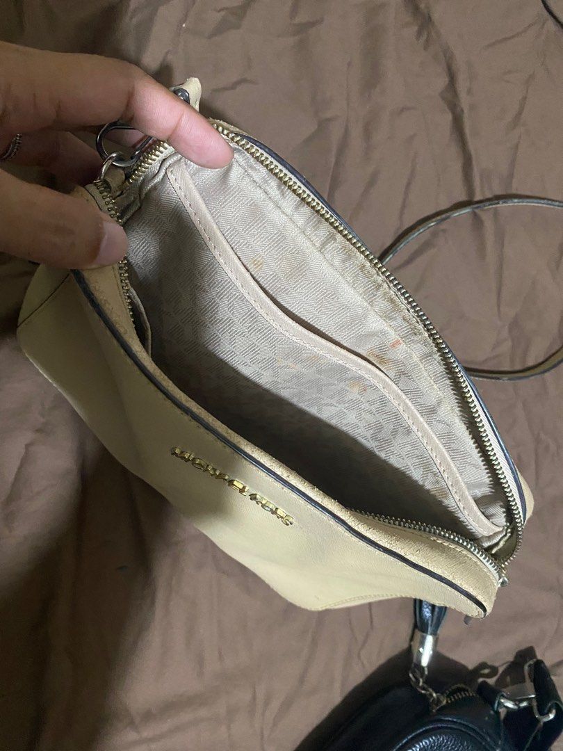 Mk (Category: Cross-body Bags) located in Tarlac. Submitted by browna9 (Listing ID 1361371352, Image 3). Description: Auth MK sling Pwde pang araw araw Bawal sa maselan Mura na to.