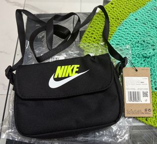 (Category: ) located in . Submitted by shoepatos4u (Listing ID 1361378165, Image 1). Description: .