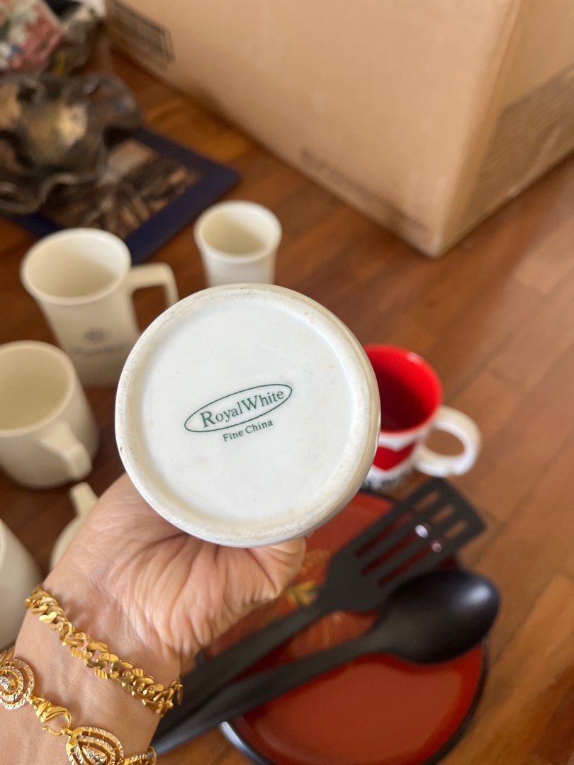 Random kitchenware (Category: Dinnerware & Cutlery) located in Kuala Lumpur. Submitted by amira80 (Listing ID 1361376014, Image 2). Description: 2 porcelain cups 3 porcelain mugs 1 ikea bowl 1 I love Vienna mug 2 Ikea spatula 3 misc stuff.
