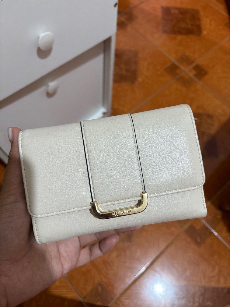 Secosana Polera Trifold Wallet (Category: Wallets & Card holders) located in Quezon City. Submitted by mariapingol (Listing ID 1361354494, Image 1). Description: Never po nagamit since its not my style ☹️.