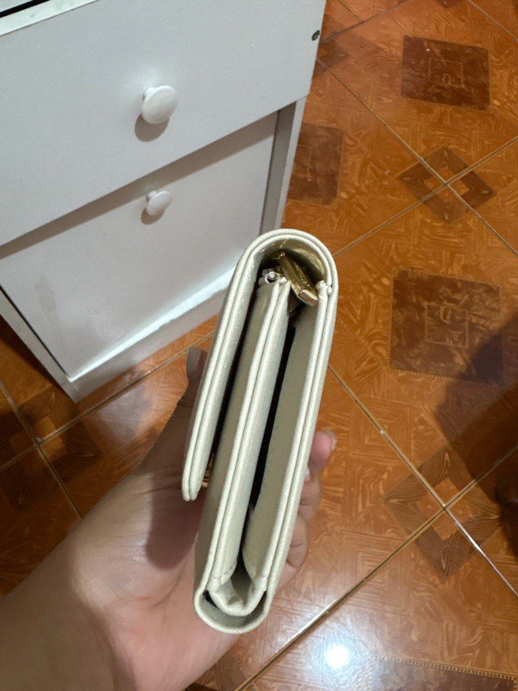 Secosana Polera Trifold Wallet (Category: Wallets & Card holders) located in Quezon City. Submitted by mariapingol (Listing ID 1361354494, Image 2). Description: Never po nagamit since its not my style ☹️.