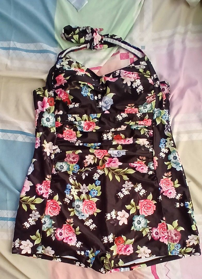 SHEIN PLUS SIZE HALTER SWIMWEAR (Category: Bikinis & Swimsuits) located in Manila. Submitted by she1026 (Listing ID 1361409833, Image 1). Description: color: black multicolor size: 2xL material: knitted fabric padded: yes removable pad: yes stretchable: yes payment first since na scam nko dati gcash,bank transfer. isa lang po ito paunahan lng po. super pretty in actual👍👍👍👍.