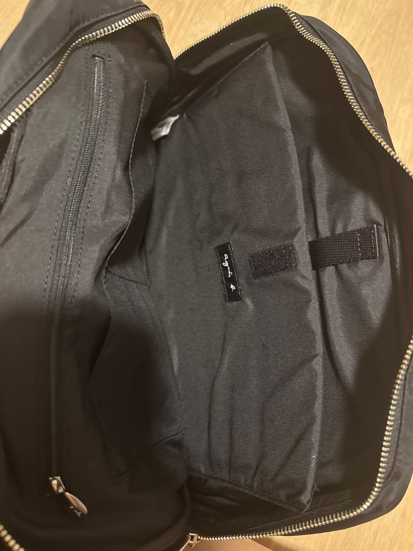 shoulder carry bag (Category: Bags & Wallets) located in Singapore. Submitted by kabanohaha (Listing ID 1361453830, Image 2). Description: .