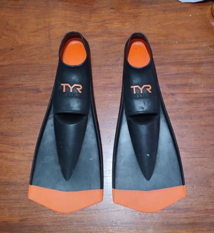 TYR fins (Category: Water Sports) located in Subic. Submitted by booley (Listing ID 1361480685, Image 1). Description: used walang punit or crack hindi nilakad size: EU 34-36.