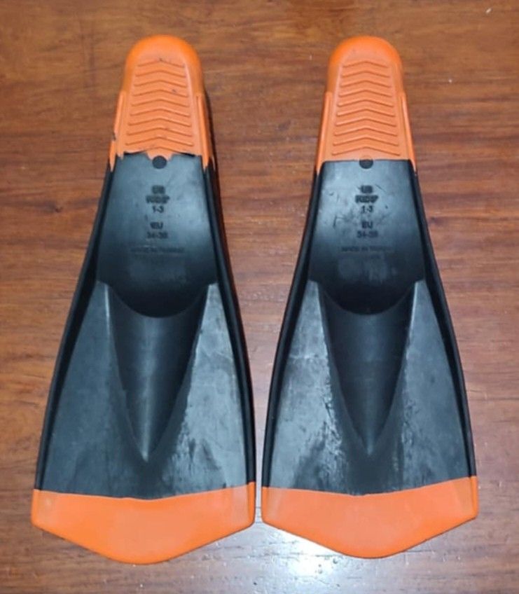 TYR fins (Category: Water Sports) located in Subic. Submitted by booley (Listing ID 1361480685, Image 2). Description: used walang punit or crack hindi nilakad size: EU 34-36.