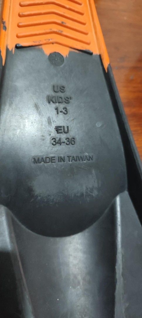 TYR fins (Category: Water Sports) located in Subic. Submitted by booley (Listing ID 1361480685, Image 3). Description: used walang punit or crack hindi nilakad size: EU 34-36.