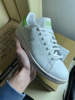 由 ad_sneakersplug (刊登 ID 1359206821，圖片 1) 提交，位於 的 (類別：)，說明：。