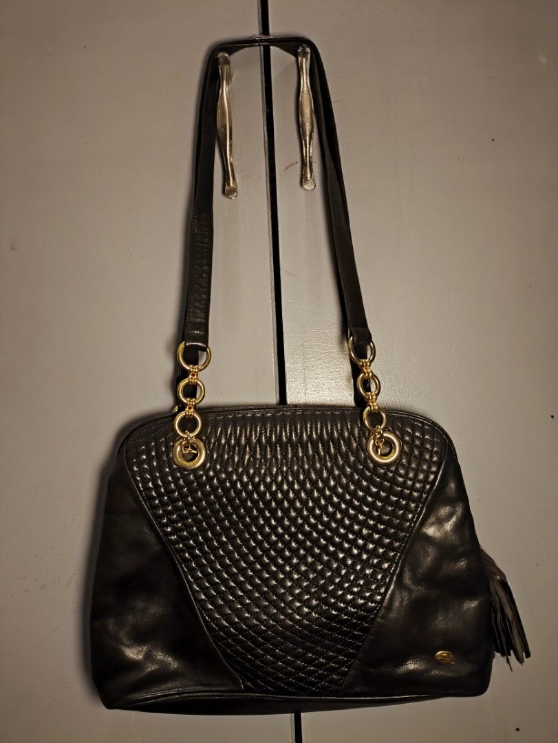 VINTAGE BALLY Quilted Shoulder Bag (Category: Luxury Bags & Wallets) located in Manila. Submitted by rewearables.mnl (Listing ID 1361484348, Image 2). Description: FOR SALE VINTAGE BALLY Quilted Shoulder Bag Leather Enamel Black Auth kk267 CONDITION :9/10 COLOR RATE: 9/10 ASKING PRICE 3000.