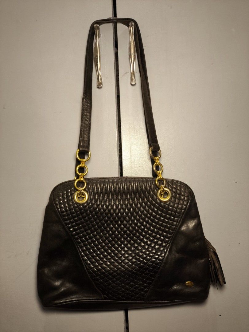 VINTAGE BALLY Quilted Shoulder Bag (Category: Luxury Bags & Wallets) located in Manila. Submitted by rewearables.mnl (Listing ID 1361484348, Image 1). Description: FOR SALE VINTAGE BALLY Quilted Shoulder Bag Leather Enamel Black Auth kk267 CONDITION :9/10 COLOR RATE: 9/10 ASKING PRICE 3000.