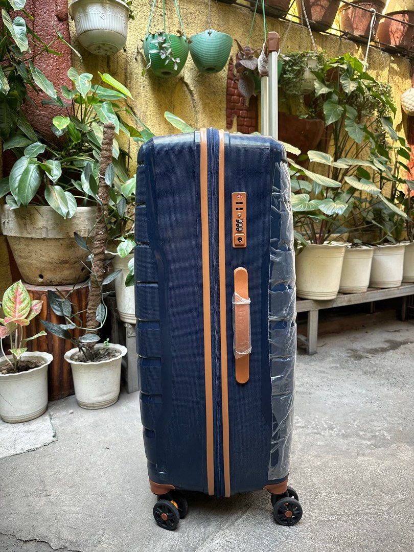 Voyager hard case luggage LARGE (Category: Luggage) located in Valenzuela. Submitted by kaelstoypalace (Listing ID 1361398770, Image 3). Description: TSA lock Double wheel Inner cover Color: navy blue.