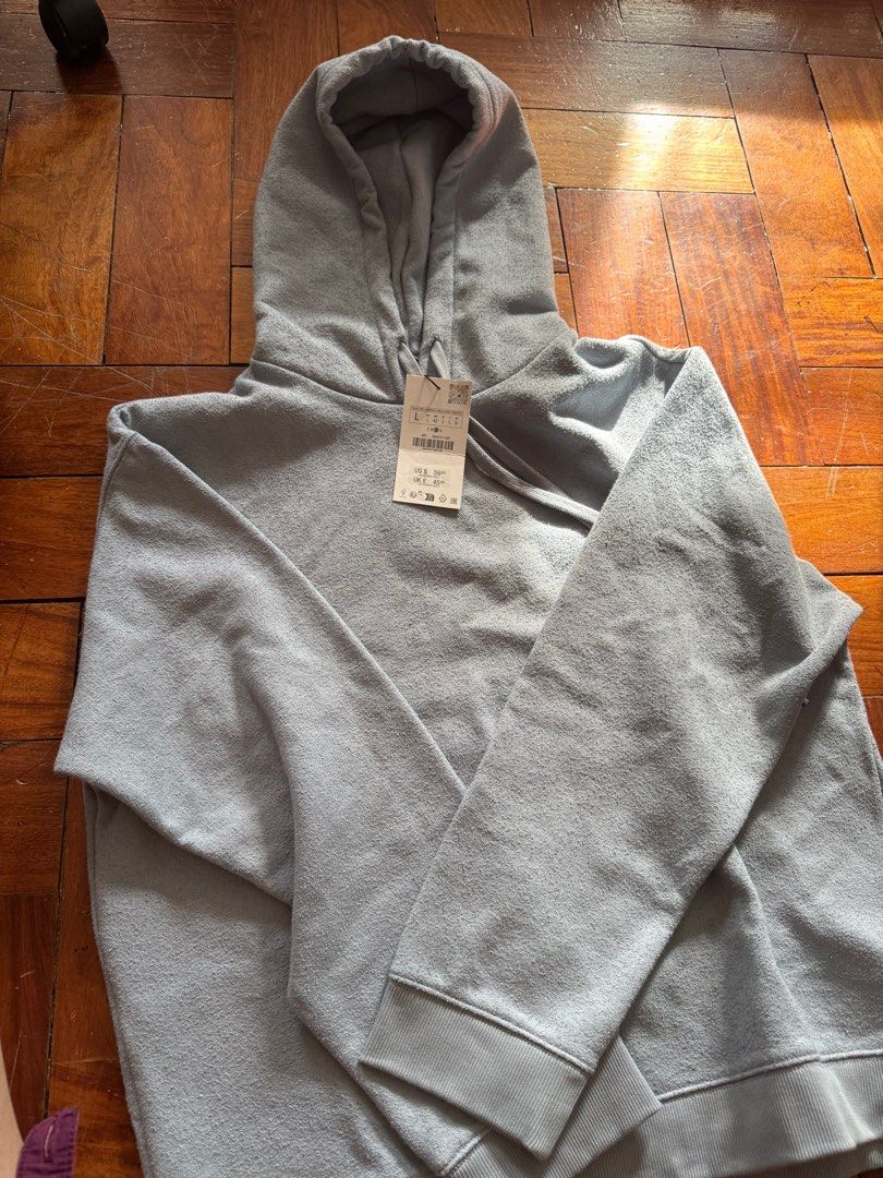 Zara textured hoodie (Category: Coats, Jackets and Outerwear) located in Manila. Submitted by belletsy (Listing ID 1361491374, Image 3). Description: Original Zara textured hoodie for men size L with tag .