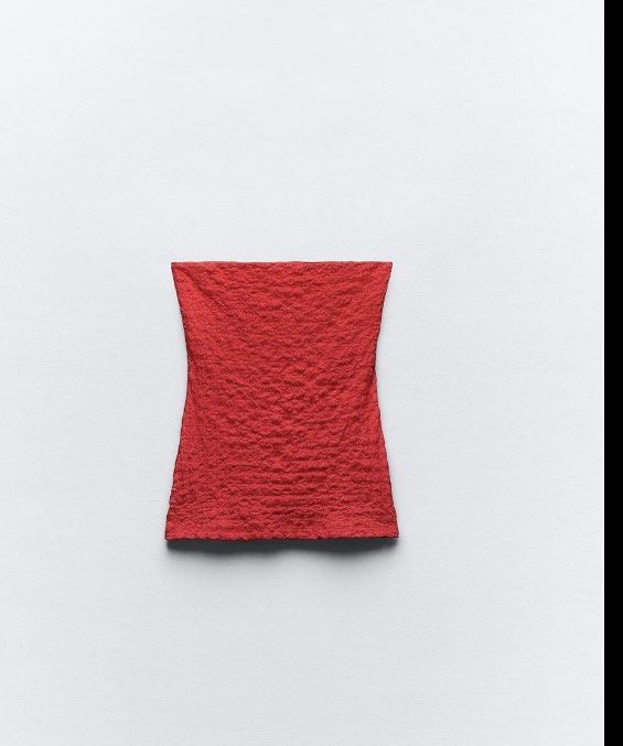 Zara Tube Top (Category: Sleeveless) located in Makati City. Submitted by chriscloudy (Listing ID 1361370238, Image 3). Description: ZARA TEXTURED STRAPLESS TOP Worn once for 2 hours only during New Year’s Eve picture taking .