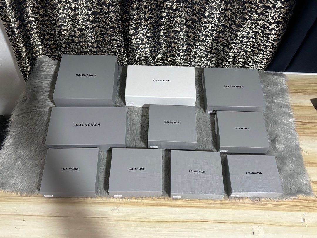 ✅ Authentic Balenciaga Small Box for Wallet (Category: Luxury Bags & Wallets) located in Quezon City. Submitted by box.luxebycheng (Listing ID 1362919974, Image 1). Description: 500 each firm.