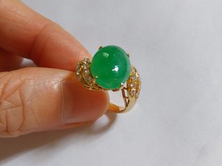(金價攀升 廉讓 加價前拼手快啦！) 翡翠A玉 緬料 高色正陽綠 鮮綠靚大蛋面戒指 鑽石近0.2ct (港圈9.5號) 蛋面12.5 x 9.7mm 14K黃金(585) (有香港證書) 禮物自用皆宜 亦有玉鐲 珍珠套鏈 芭蕾舞 ballet tutu 紫砂茶壺 和田玉鏈 彌勒佛公 茅台 美顏護膚 Olay 面霜 手袋 Skytree 紀念樽水 日本Kumamon 熊本熊 周邊特價發售64206603089922110