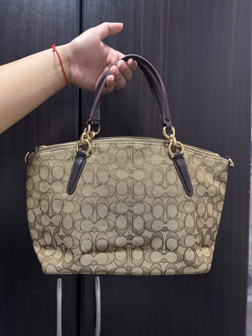 AUTHENTIC Coach Small Kelsey Bag with Sling (Category: Luxury Bags & Wallets) located in Quezon City. Submitted by onestock2024 (Listing ID 1362883545, Image 2). Description: 💳Mode of Payment: Gcash, BPI, and Cod 🚚Mode of Delivery: Grab (same day delivery), Lalamove (same day delivery), Gogo Express (far places), J&T (far places),or any courier preferred by the customer 📍Location: Project 8, QC ‼️ shipping fee is shouldered by the customer ‼️ 