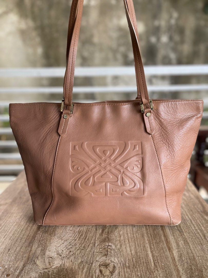 BIBA Medium Embossed Logo Brown Leather Shoulder Bag (Category: Shoulder Bags) located in Dagupan City. Submitted by fonsomatthy (Listing ID 1362867692, Image 1). Description: ‼️For Sale‼️ 💯 BIBA Medium Embossed Logo Brown Leather Shoulder Bag ✅ Made in India, 100% Pure Leather 👉🏻 Flaws are only signs of use But overall in good condition, 8.5/10 🧾 MOP will be Gcash 🚚 MOD will be J&T/LBC 💬 PM for queries 😊.