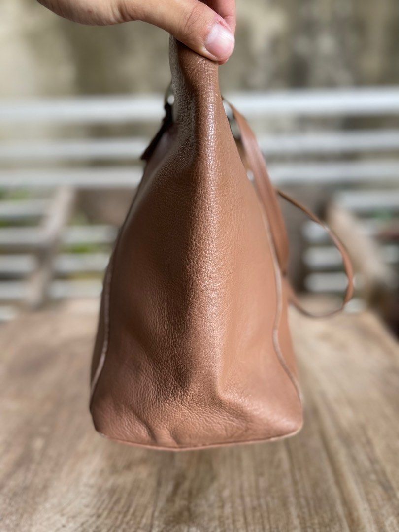 BIBA Medium Embossed Logo Brown Leather Shoulder Bag (Category: Shoulder Bags) located in Dagupan City. Submitted by fonsomatthy (Listing ID 1362867692, Image 3). Description: ‼️For Sale‼️ 💯 BIBA Medium Embossed Logo Brown Leather Shoulder Bag ✅ Made in India, 100% Pure Leather 👉🏻 Flaws are only signs of use But overall in good condition, 8.5/10 🧾 MOP will be Gcash 🚚 MOD will be J&T/LBC 💬 PM for queries 😊.