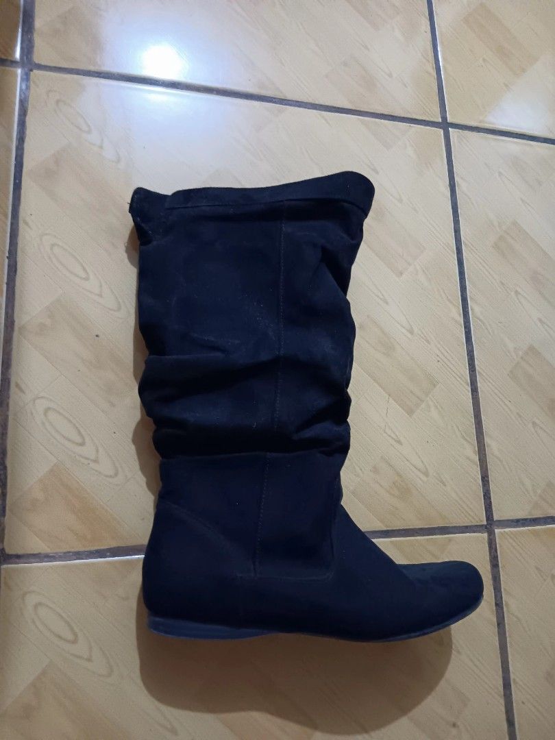 Black boots (Category: Boots) located in Caloocan City. Submitted by declutterstn (Listing ID 1362853479, Image 2). Description: galing US. used a couple of times only.still in very good condition. size 7.5.