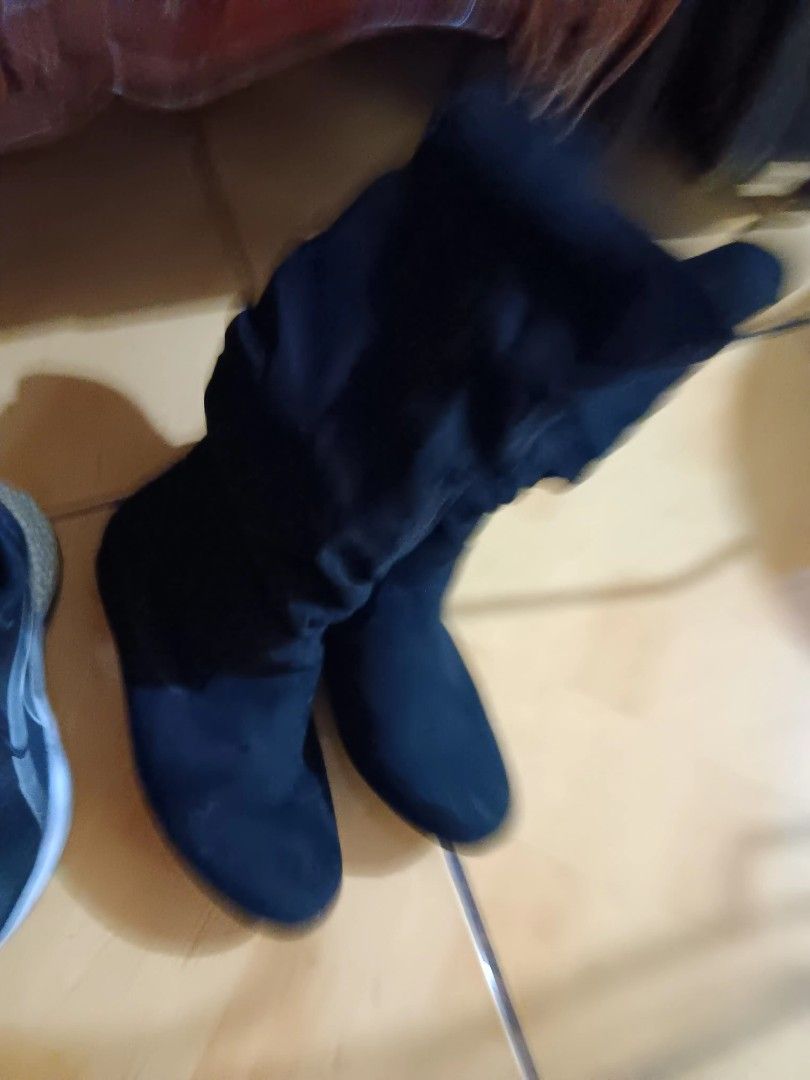 Black boots (Category: Boots) located in Caloocan City. Submitted by declutterstn (Listing ID 1362853479, Image 3). Description: galing US. used a couple of times only.still in very good condition. size 7.5.