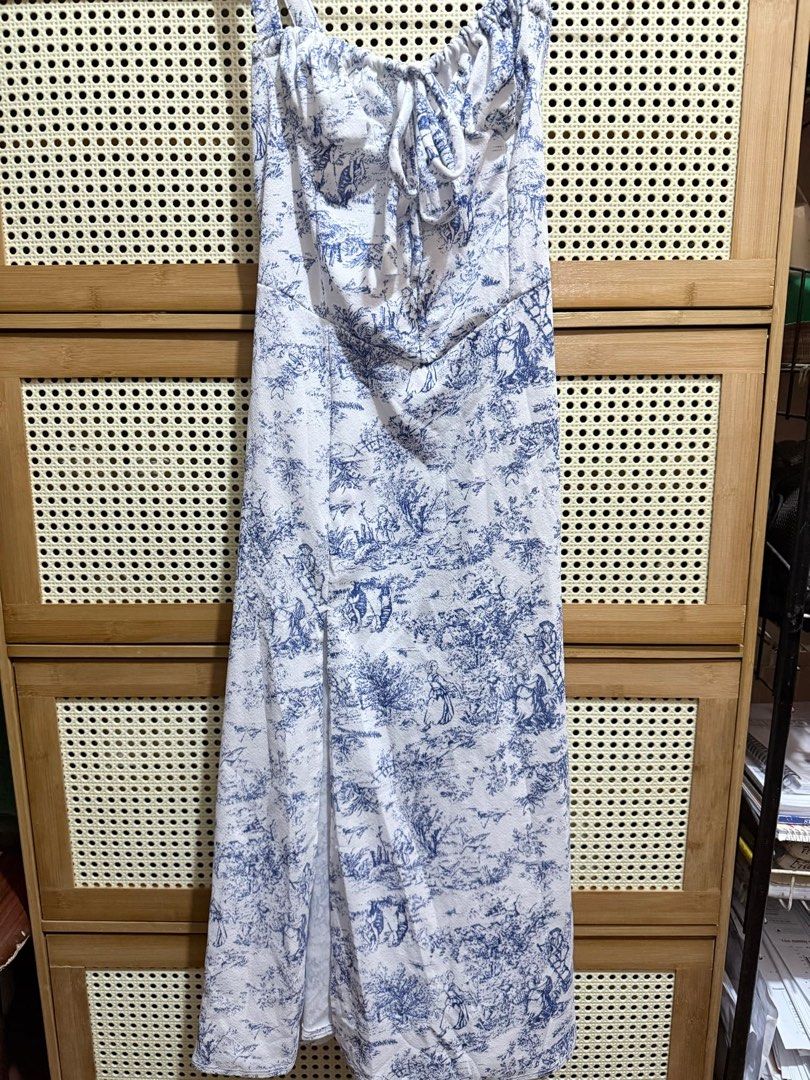 Blue long dress (Category: Dresses) located in Caloocan City. Submitted by siobabe (Listing ID 1362991030, Image 1). Description: mahaba sya, I am 5'3 ❤️.