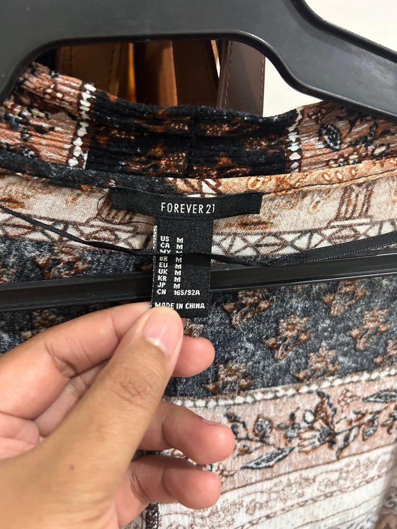 Boho aztec cover up/kimono (Category: Others Tops) located in Masbate. Submitted by ohsosunshine (Listing ID 1362945714, Image 3). Description: Size m but fits till large Perfect beach cover up Really nice details.