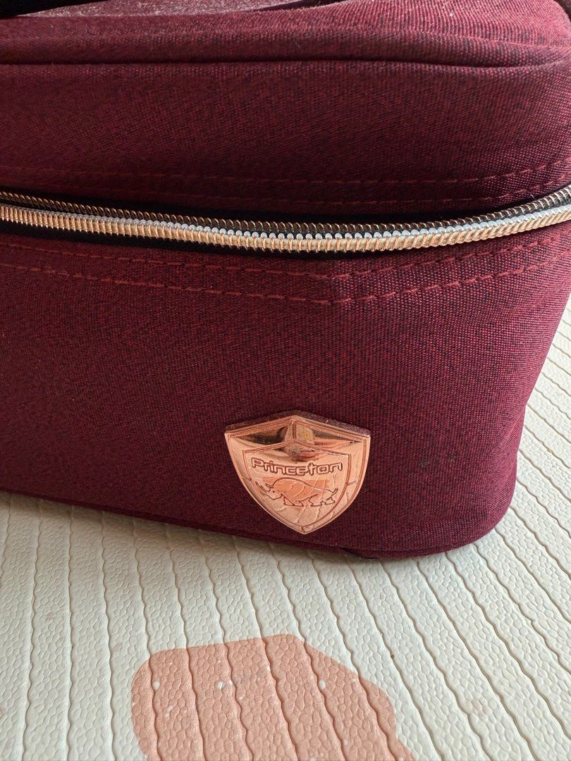 Breastmilk cooler bag (Category: Announcements) located in Singapore. Submitted by audrey95 (Listing ID 1362862115, Image 3). Description: Lightly used- comes with two ice blocks which are very useful to store pumped milk on the go. :) Selling as I stopped breastfeeding..