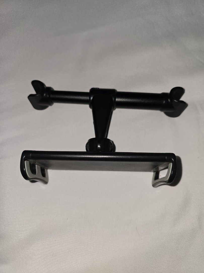 Cellphone car holder (Category: Mounts & Holders) located in Valenzuela. Submitted by mluck (Listing ID 1362846156, Image 3). Description: .