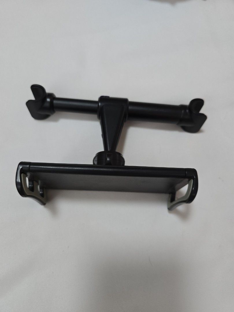 Cellphone car holder (Category: Mounts & Holders) located in Valenzuela. Submitted by mluck (Listing ID 1362846156, Image 2). Description: .