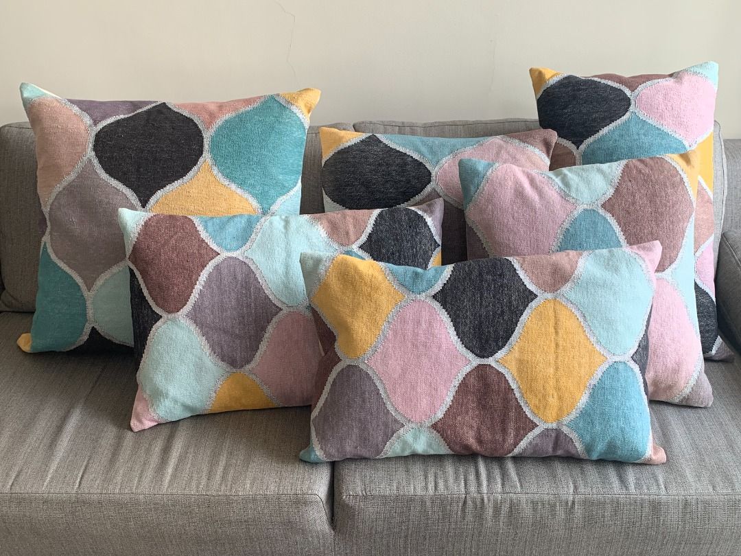 Decorative pillows64885401735043110