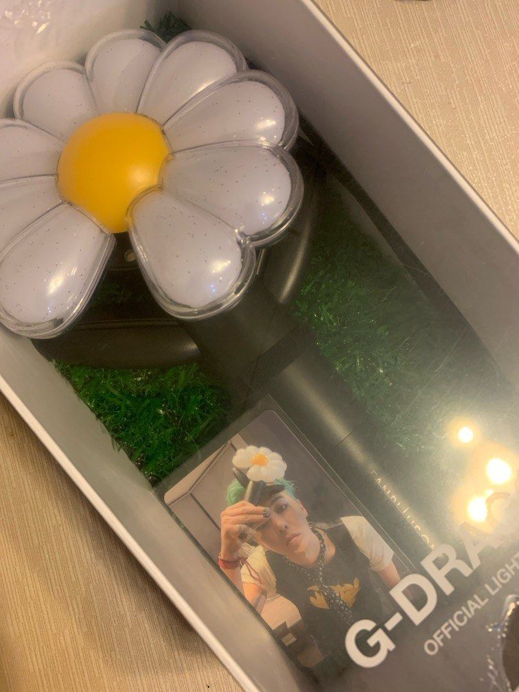 G-Dragon Lightstick Daisy Bong (Category: K-Wave Merchandise) located in Caloocan City. Submitted by hellodeco (Listing ID 1362973933, Image 2). Description: G-Dragon Lightstick Daisy Bong Pasabuy from SoKor! Just got it and opened. The lights are so prettyyyy 🥹 can’t upload the video here since the file is big. Price is final and firm. .