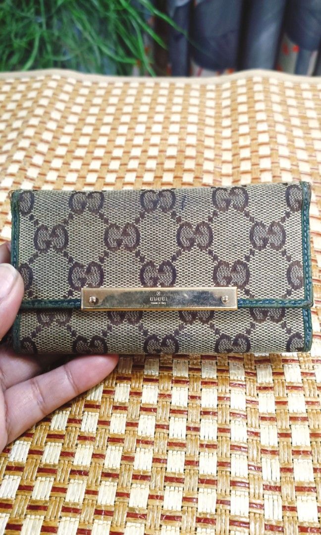 Gucci Vintage Key Holder (Category: Luxury Bags & Wallets) located in La Trinidad. Submitted by xef06 (Listing ID 1362964359, Image 1). Description: very nice.