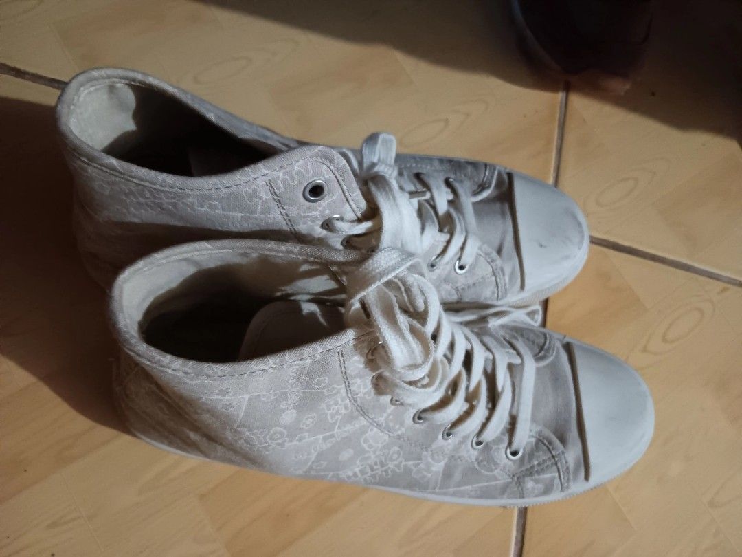 Hi cut Sanrio by Rubi (Category: Sneakers) located in Caloocan City. Submitted by declutterstn (Listing ID 1362852366, Image 1). Description: used 3x only..