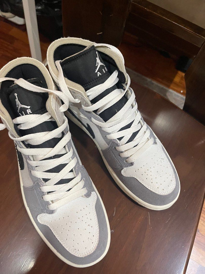 Jordans (Category: Sneakers) located in Las Pinas. Submitted by kanash21 (Listing ID 1362852592, Image 3). Description: Size 8 Mens.