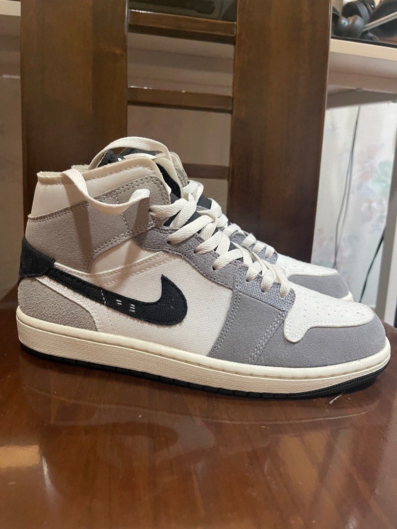 Jordans (Category: Sneakers) located in Las Pinas. Submitted by kanash21 (Listing ID 1362852592, Image 2). Description: Size 8 Mens.
