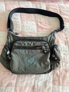 (Category: ) located in . Submitted by beautyrack (Listing ID 1362053156, Image 1). Description: .
