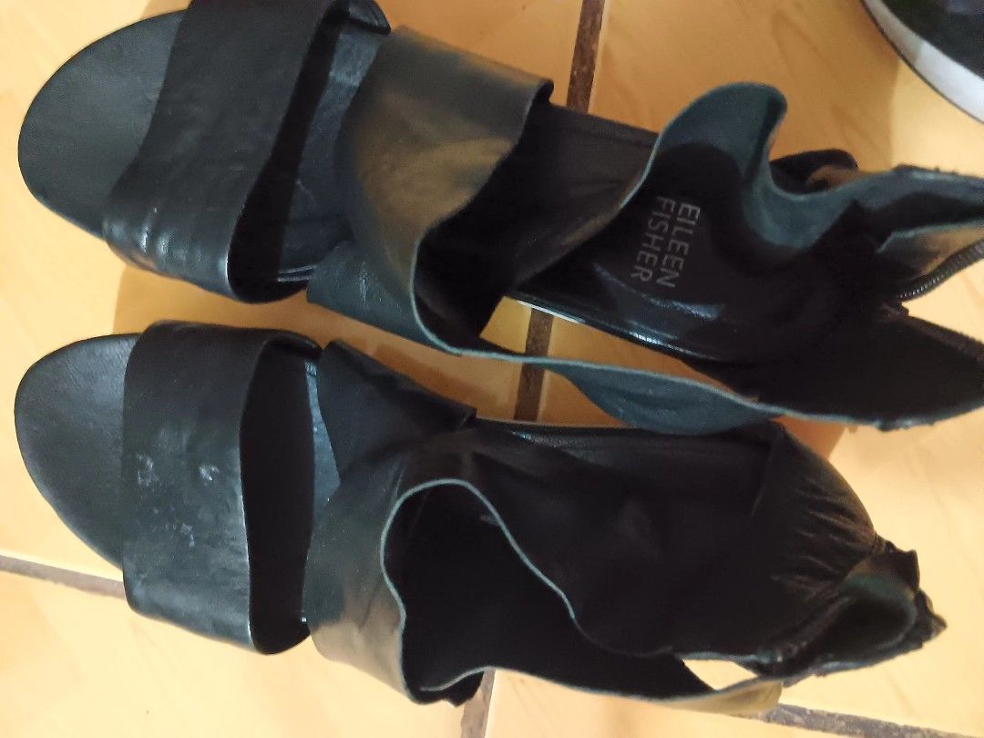 Leather Sandals (Category: Sandals) located in Caloocan City. Submitted by declutterstn (Listing ID 1362852890, Image 1). Description: used for 3x only. galing US. still in very good condition. no heel drags. mganda s slim feet..
