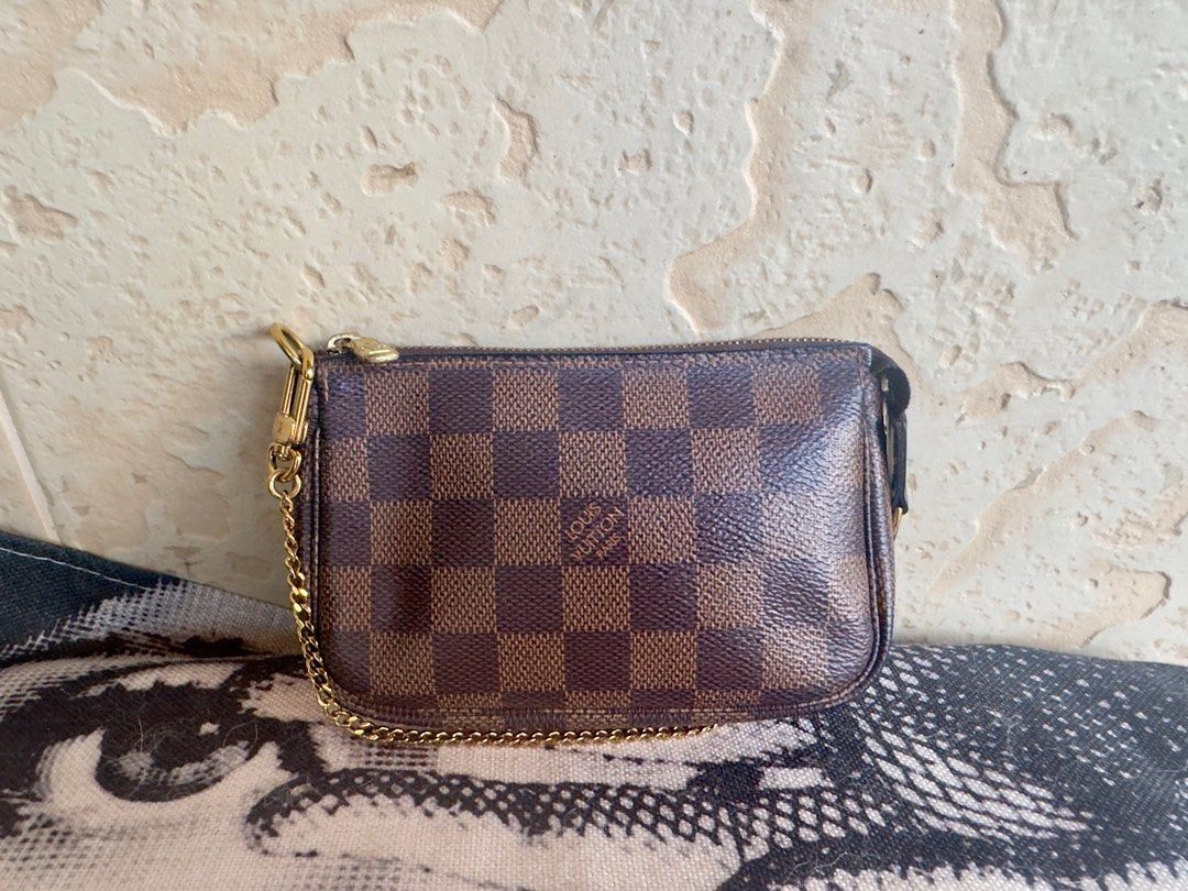 Louis Vuitton Mini Pochette Damier Ebene (Category: Luxury Bags & Wallets) located in Quezon City. Submitted by chic_zip_shop (Listing ID 1362914834, Image 1). Description: Louis Vuitton Mini Pochette Damier Ebene Personal used Inclusion: Complete Php25,000 *slightly negotiable PM for more details and photos .