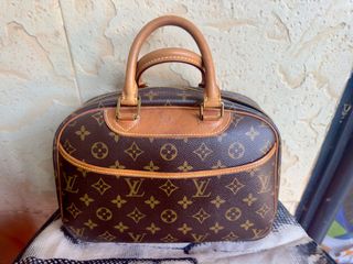 (Category: ) located in . Submitted by chic_zip_shop (Listing ID 1362898815, Image 1). Description: .