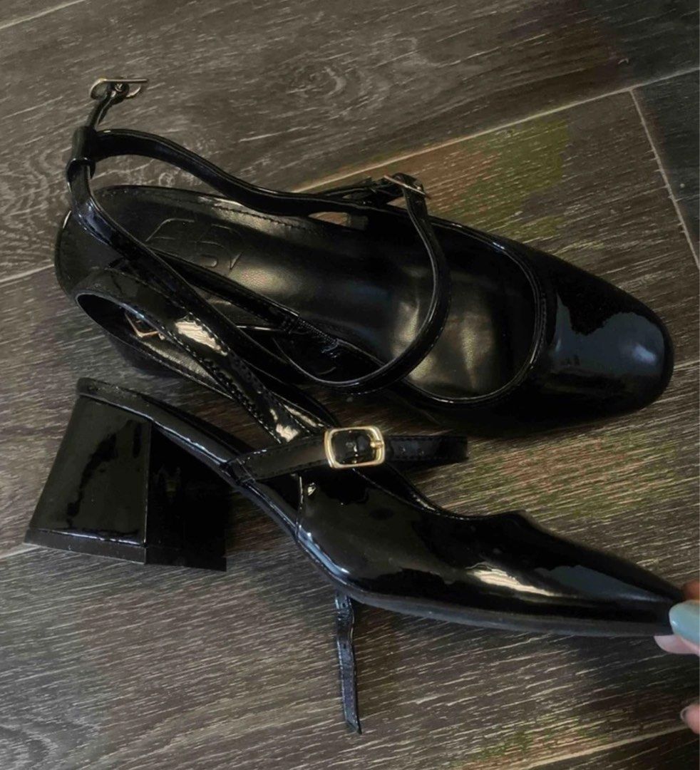 Mary jane shoes (Category: Flats & Sandals) located in Quezon City. Submitted by denpaul12 (Listing ID 1362864584, Image 1). Description: Rfs Decluttering. Dupe of zara sandals.