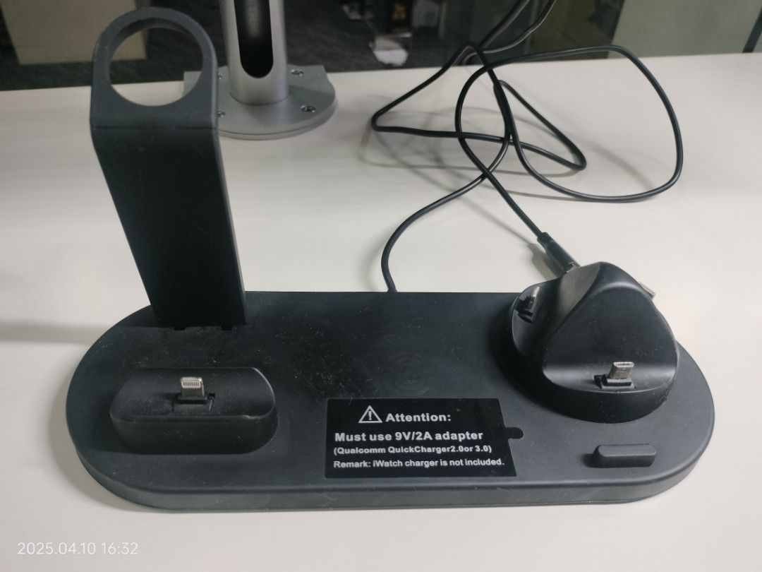 Multi functional Charging station406072382236938240