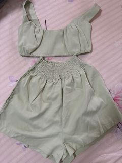 (Category: ) located in . Submitted by cherryy.closet (Listing ID 1362898136, Image 1). Description: .
