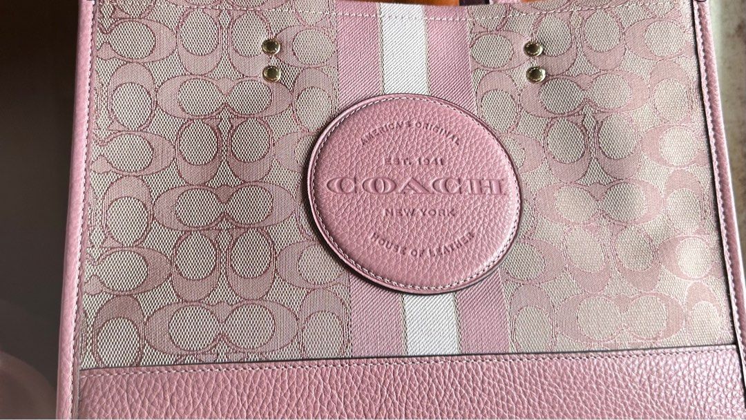 ORIGINAL COACH CARRYALL DEMPSEY (Category: Luxury Bags & Wallets) located in Santiago. Submitted by gentlylovedandnew (Listing ID 1362899195, Image 2). Description: can pass as brand new NO ISSUE ORGINAL or AUTHENTIC YES! COP with DP of shipping fee Personal preloved 📍Isabela Province BDO/GCASH .