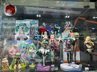 PM for Prices!- Assorted Hatsune Miku, Albedo, Chino, Haikyuu figures