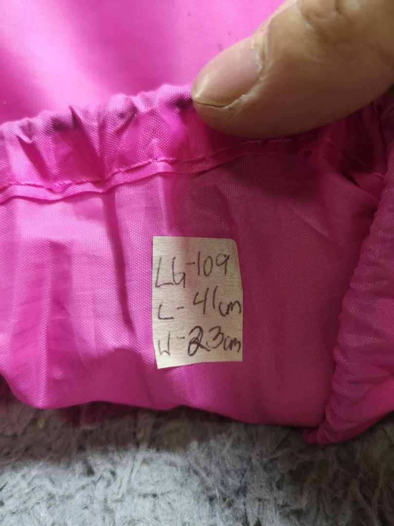 Portable Foldable Air Sofa Mattres (Category: Hiking & Camping) located in Santa Cruz. Submitted by jmy_surplus.2 (Listing ID 1362845540, Image 2). Description: Size ; L -41 W - 23 Color ; Pink Type ; Air Sofa Brand ; No brand Material ; Nylon Style ; Pink Air Sofa LG 109 JMY 4.