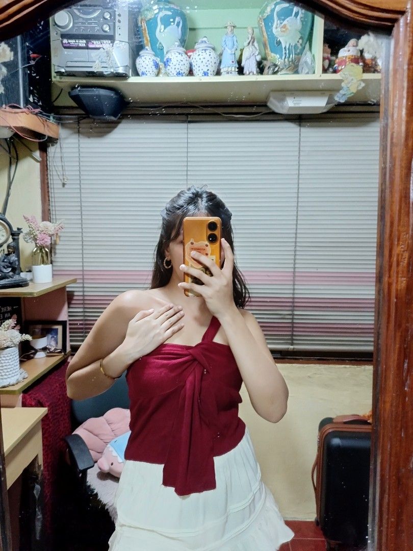 Red knitted top (Category: Others Tops) located in Quezon City. Submitted by declutterwithmeeeeeeeeeee (Listing ID 1362928239, Image 3). Description: .