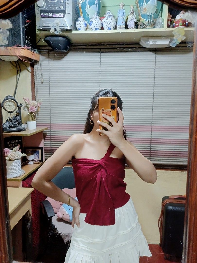 Red knitted top (Category: Others Tops) located in Quezon City. Submitted by declutterwithmeeeeeeeeeee (Listing ID 1362928239, Image 2). Description: .