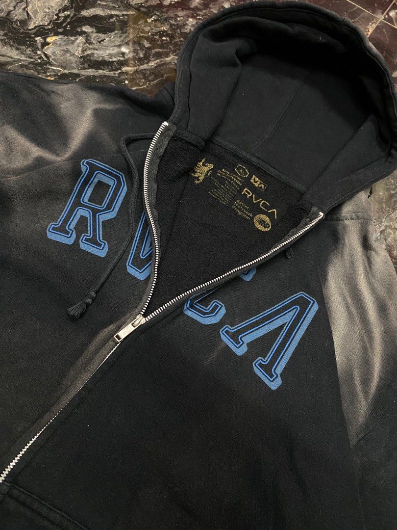 RVCA ZIP-UP HOODIE (Category: Hoodies) located in San Pablo. Submitted by genesisllo24149 (Listing ID 1362924407, Image 2). Description: RVCA ZIP-UP HOODIE L - 31 W - 28 EXCELLENT CONDITION CLAIM FOR ONLY 750 DISCLAIMER: - Please manage your expectations, posted items are preloved, used & thrifted -Actual color may vary due to lighting -All items needed to wash -Flaker will be posted.