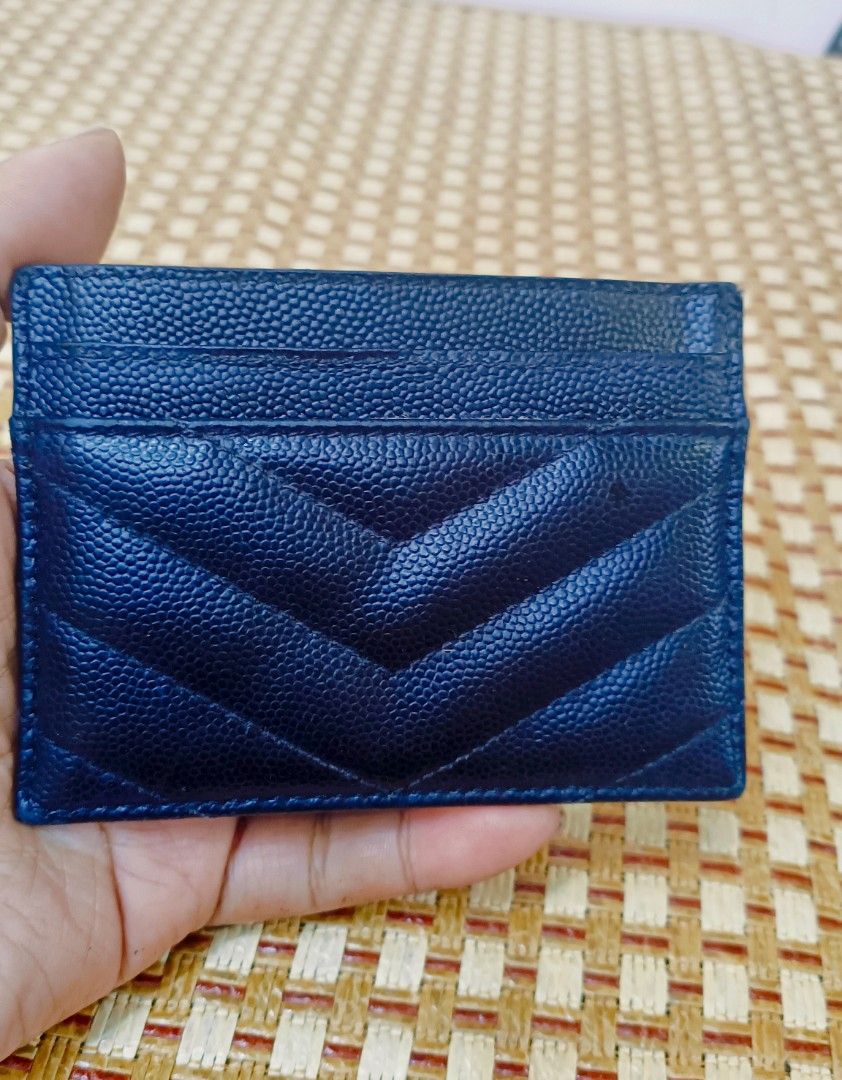 Saint Laurent Leather Card Case (Category: Luxury Bags & Wallets) located in La Trinidad. Submitted by xef06 (Listing ID 1362882755, Image 2). Description: very nice in actual.