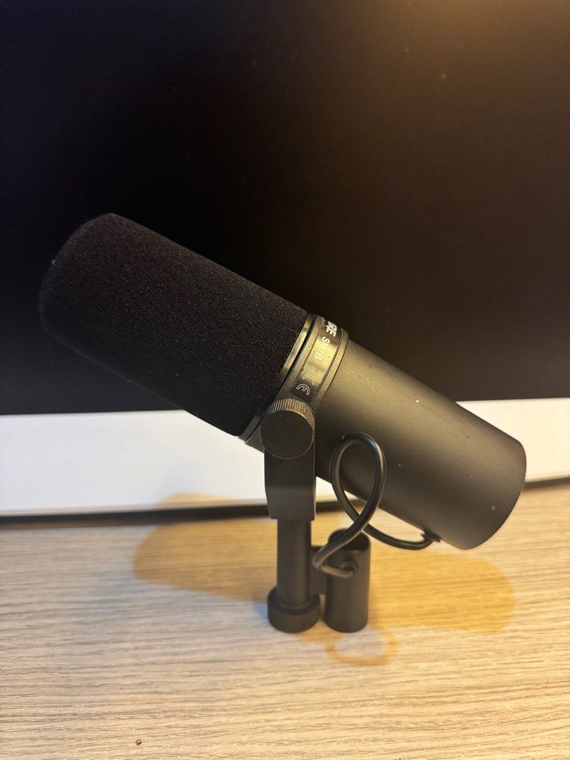 SHURE SM7B (Category: Microphones) located in Manila. Submitted by legitlu (Listing ID 1361054234, Image 3). Description: No issues .