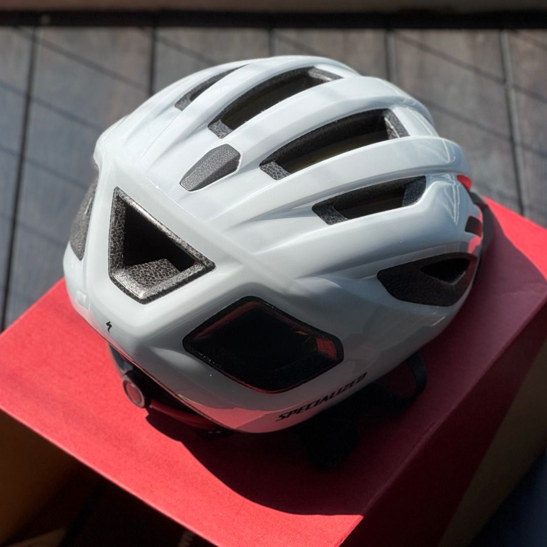 Specialized Chamonix 3 helmet (Round Fit Small S size) (Category: Parts & Accessories) located in Singapore. Submitted by justin_low (Listing ID 1362901367, Image 3). Description: 💫 Almost new – worn only twice! 💰 Asking: $60 (Retail: $120) Selling my Specialized Chamonix 3 helmet (Round Fit, Small) – sleek, safe, and super comfortable, but just not the right fit for me. ✅ Worn only twice – like new ✅ No scratches, dents, drops, or crashes ✅ Wa